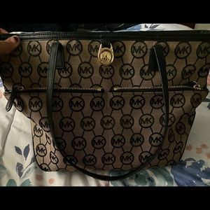 Micheal Kors purse